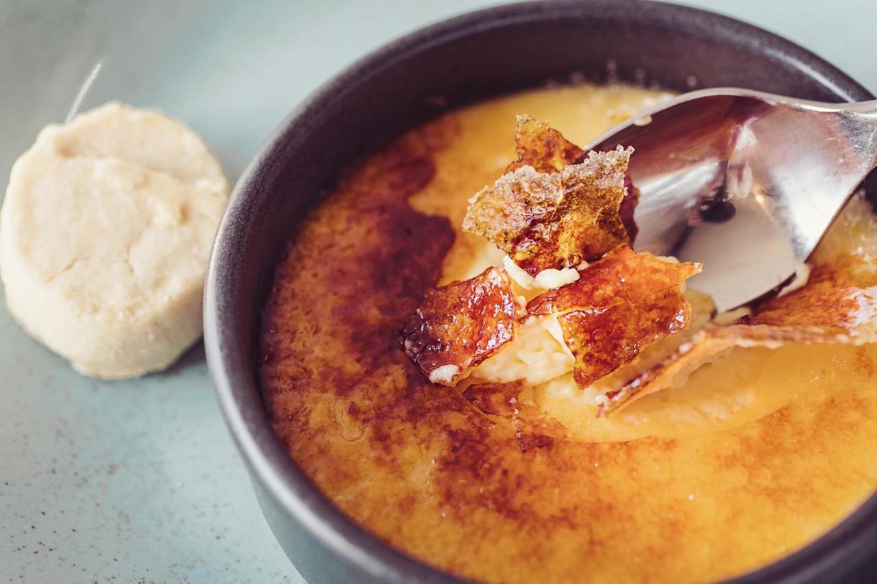 Longlands Inn & Cottages Carnforth Bagian luar foto Croutons in a soup