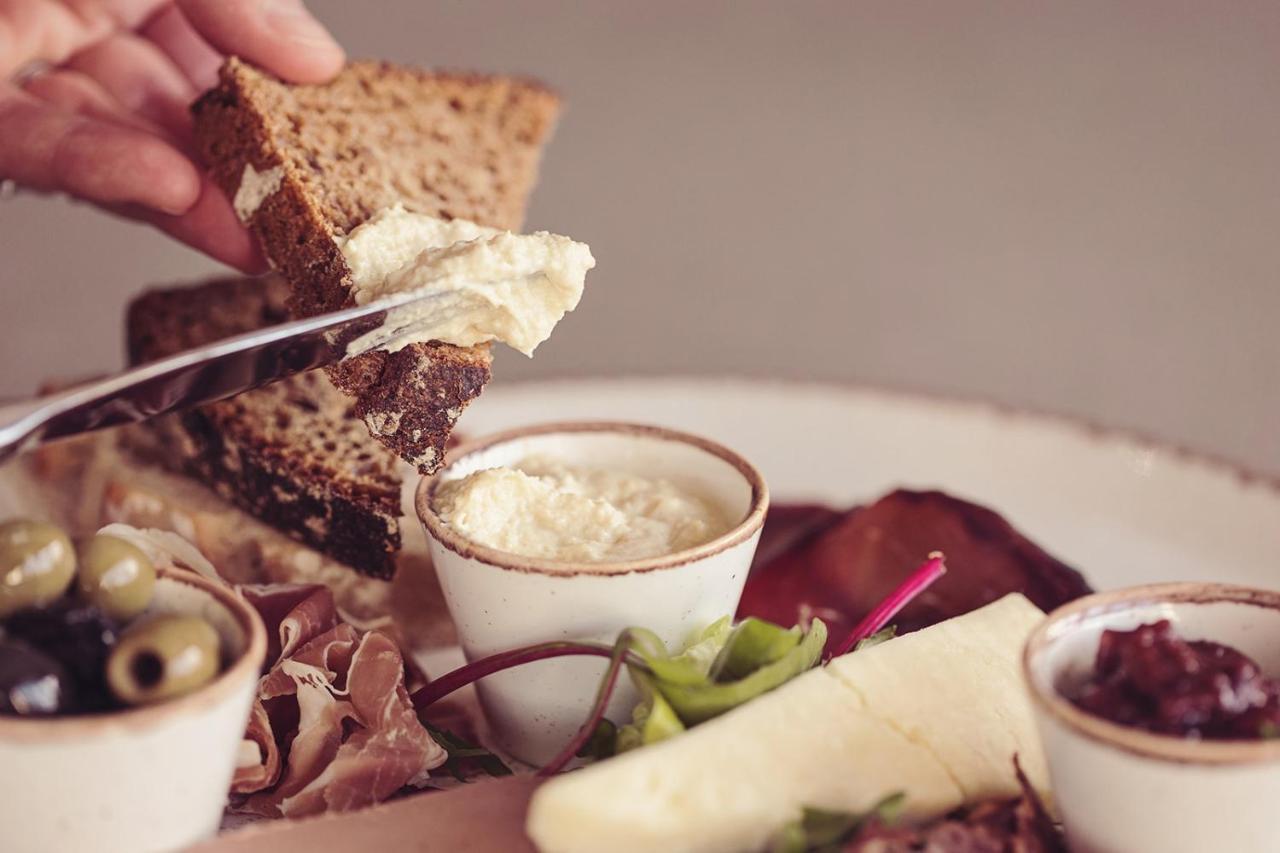 Longlands Inn & Cottages Carnforth Bagian luar foto A cheese board