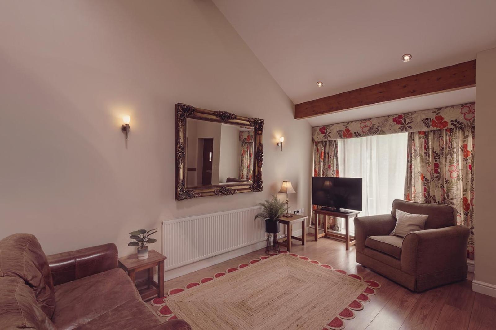Longlands Inn & Cottages Carnforth Bagian luar foto The interior of a typical cottage at the resort