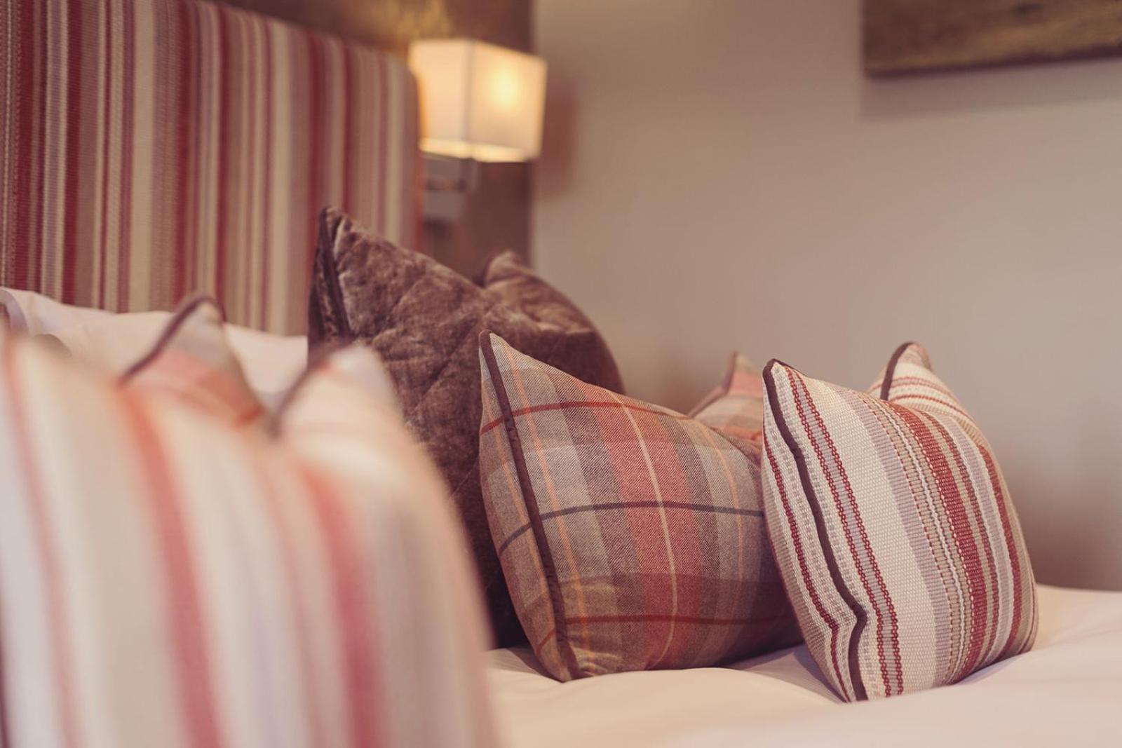 Longlands Inn & Cottages Carnforth Bagian luar foto Cushions on a bed