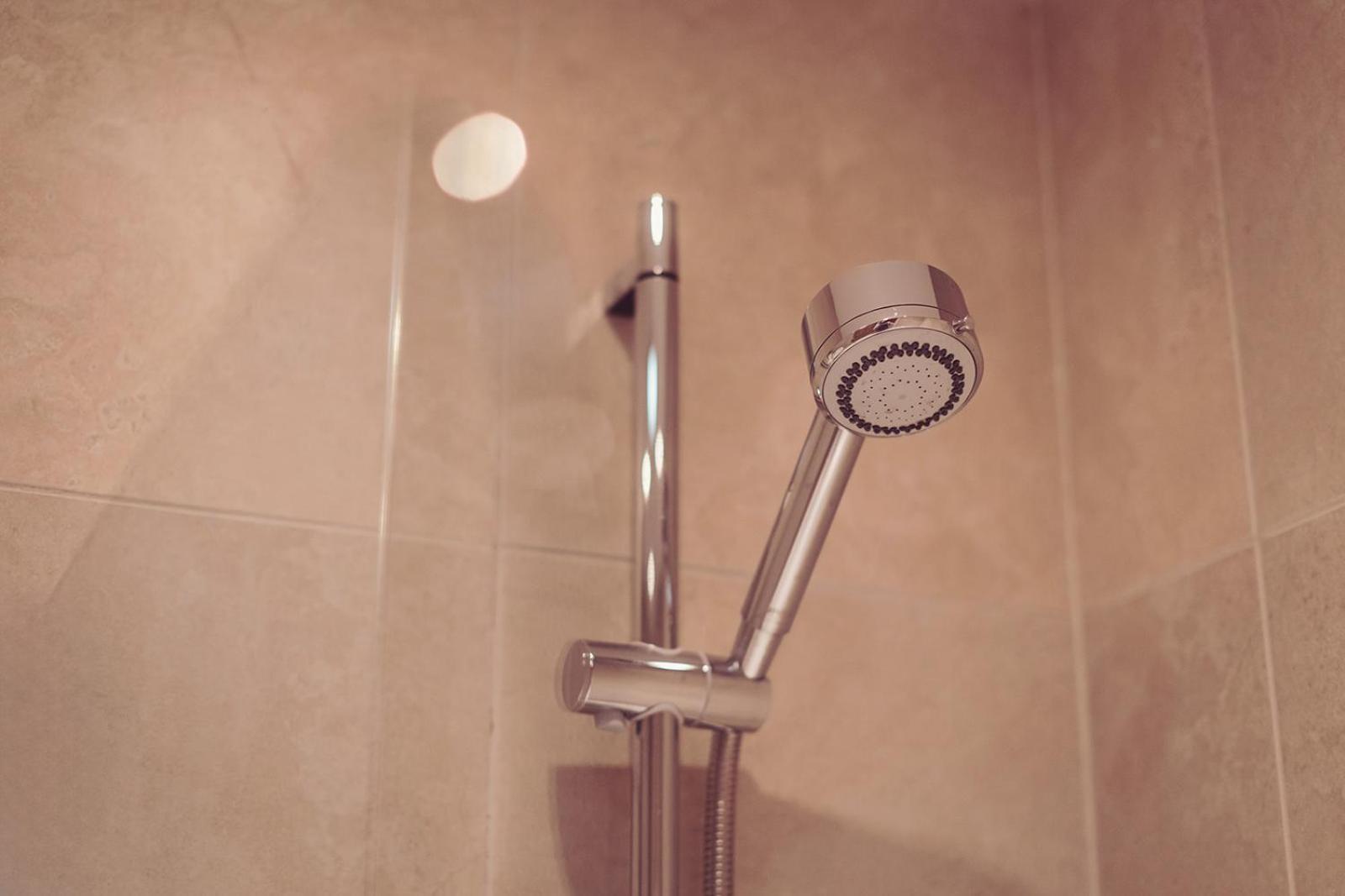 Longlands Inn & Cottages Carnforth Bagian luar foto A shower head