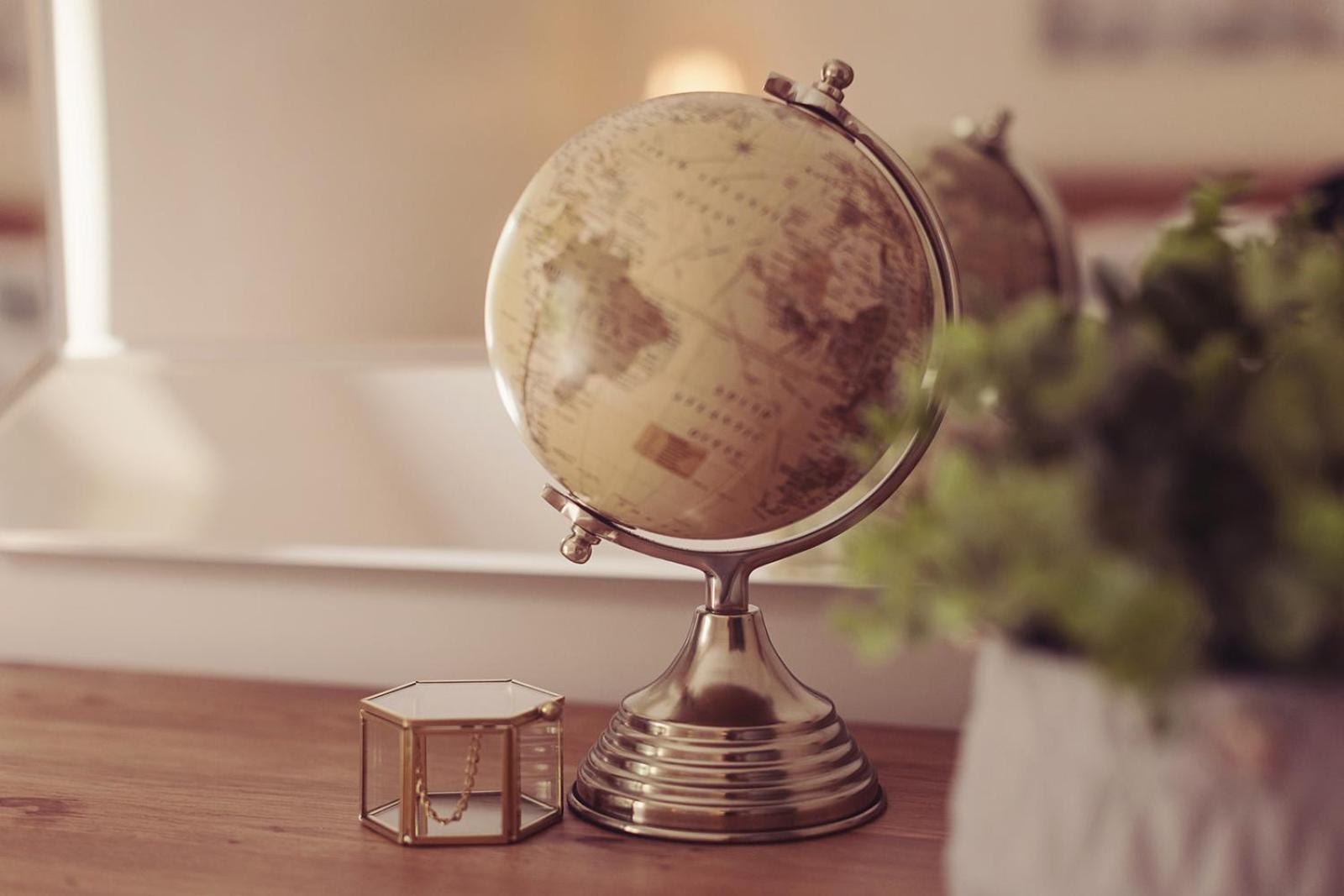 Longlands Inn & Cottages Carnforth Bagian luar foto A globe