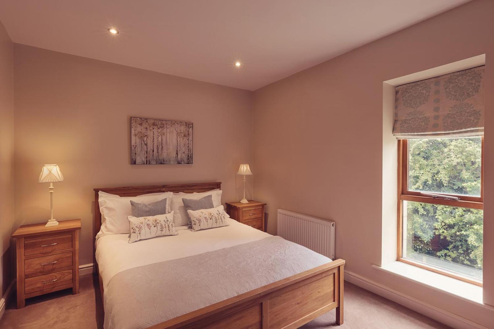 Longlands Inn & Cottages Carnforth Bagian luar foto A bedroom at the Old Vicarage