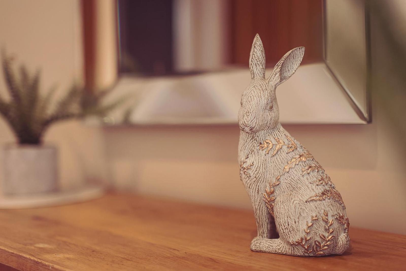 Longlands Inn & Cottages Carnforth Bagian luar foto A rabbit figurine