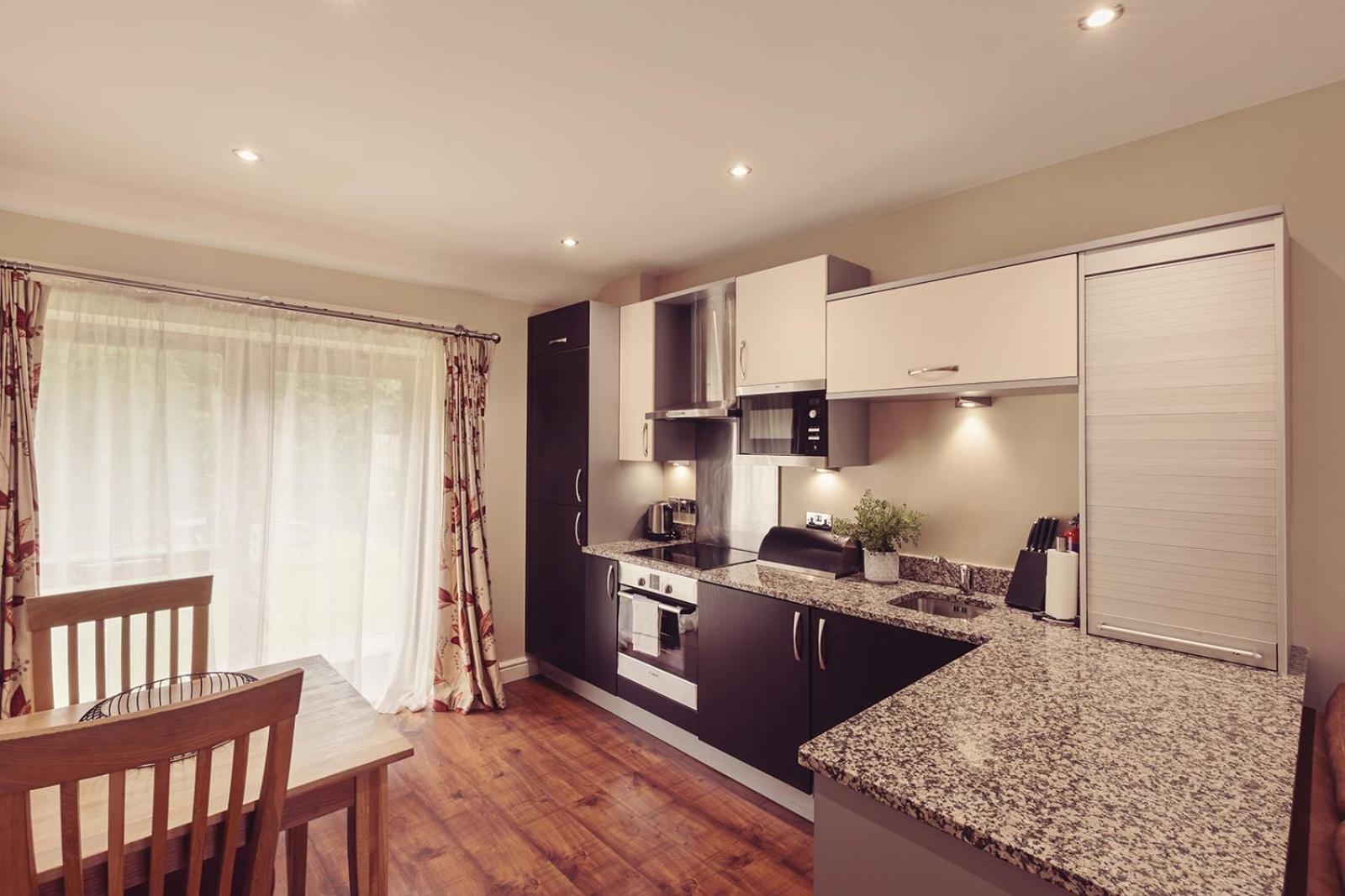 Longlands Inn & Cottages Carnforth Bagian luar foto A modern kitchen