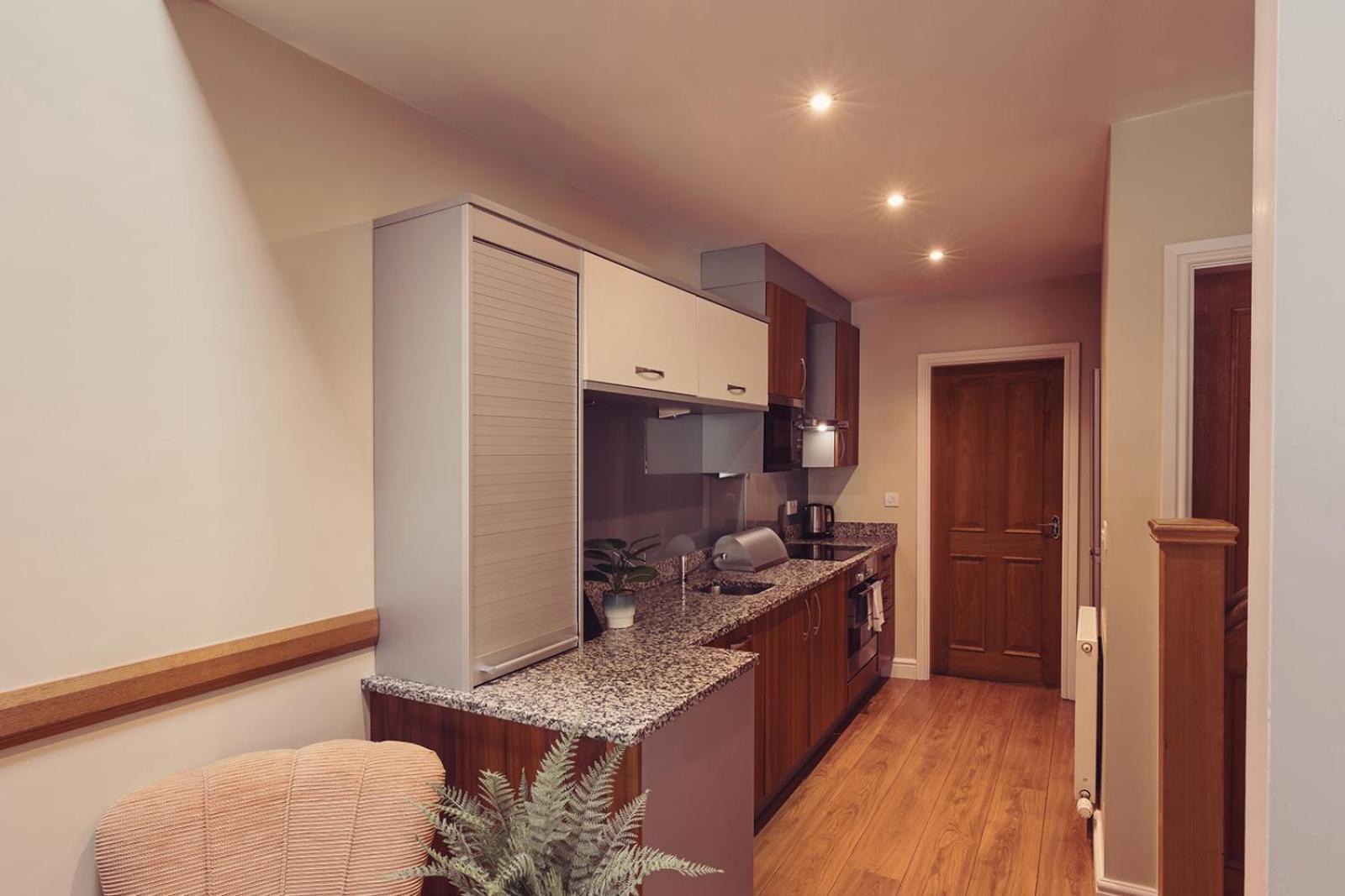 Longlands Inn & Cottages Carnforth Bagian luar foto A typical studio apartment