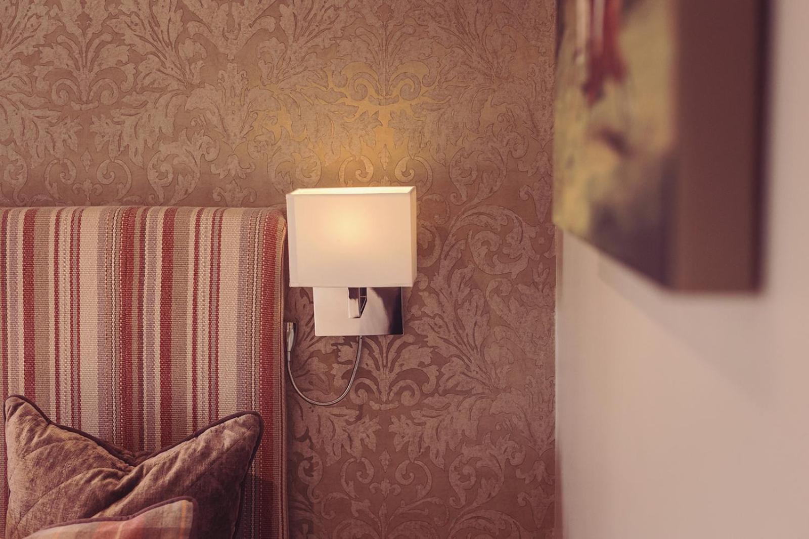 Longlands Inn & Cottages Carnforth Bagian luar foto A wall light