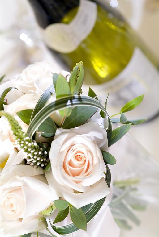 Longlands Inn & Cottages Carnforth Bagian luar foto Wedding rings